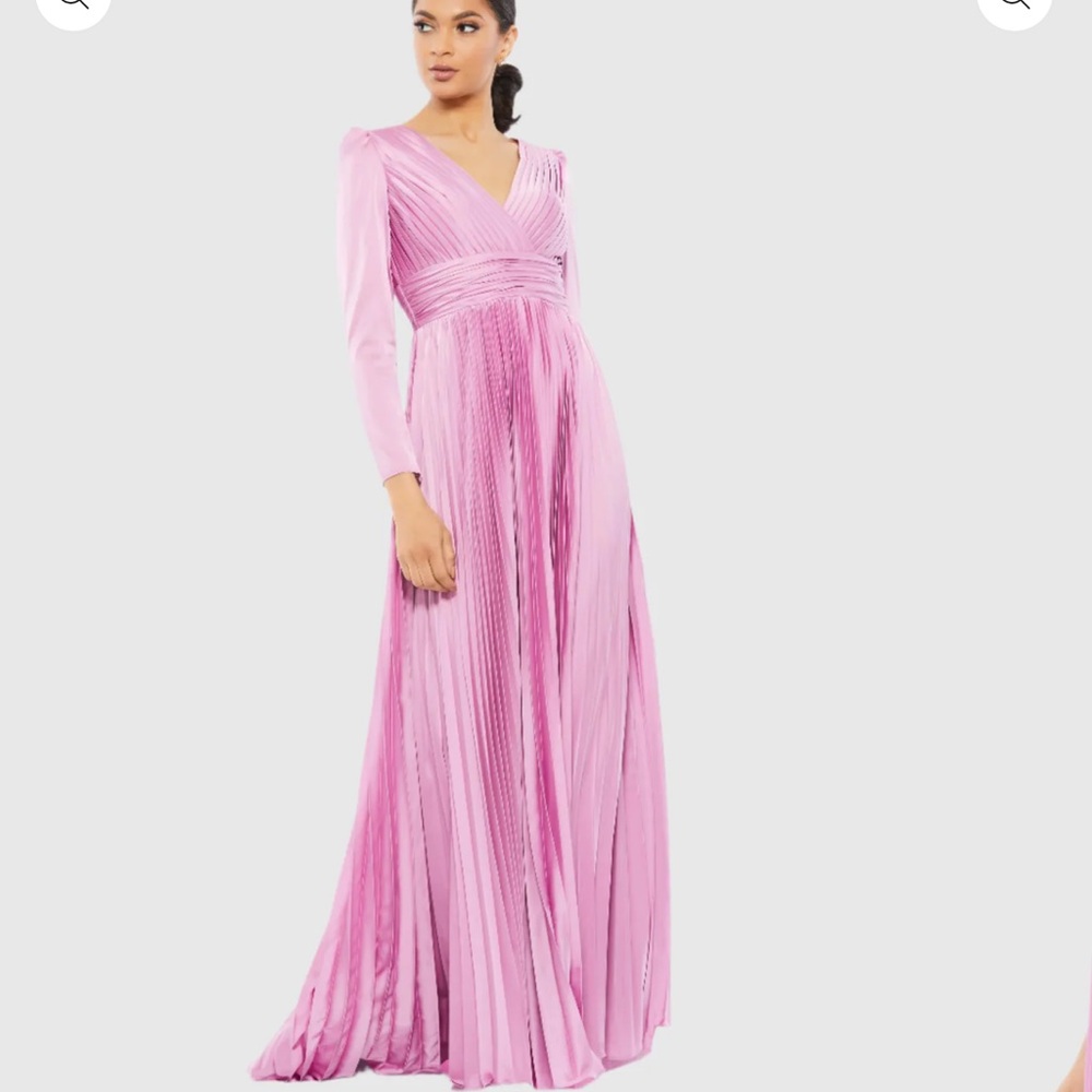 Light Purple Pleated Long Sleeve V-Neck Gown Color, Lilac, Size 14 New With Tags